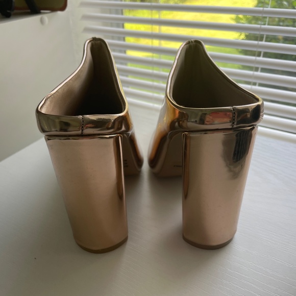 Qupid Women’s Pointy Toe Chunky Block Heel Mule Bootie in Rose Gold Size 9 - Picture 2 of 5